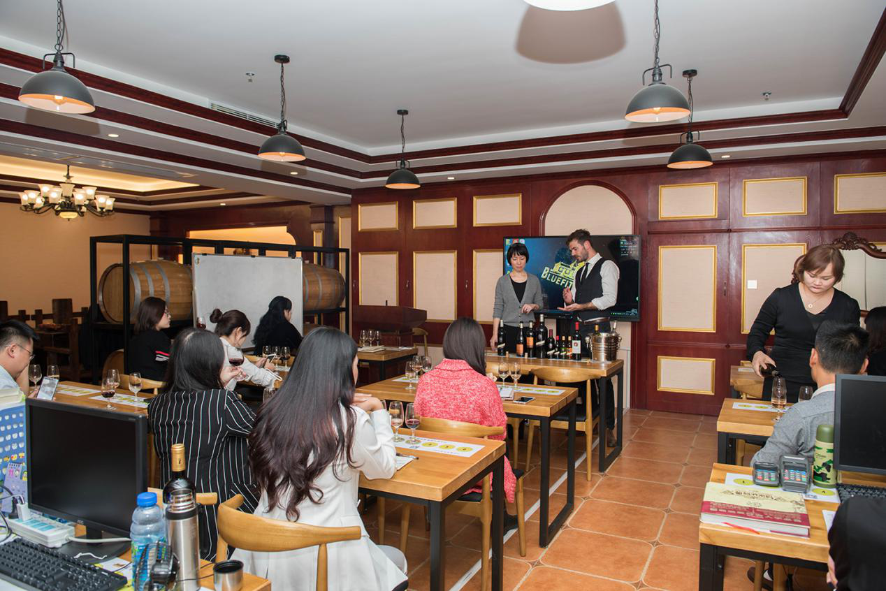 藍(lán)菲紅酒銷量暴漲，法酒莊訪華進(jìn)一步加深戰(zhàn)略合作